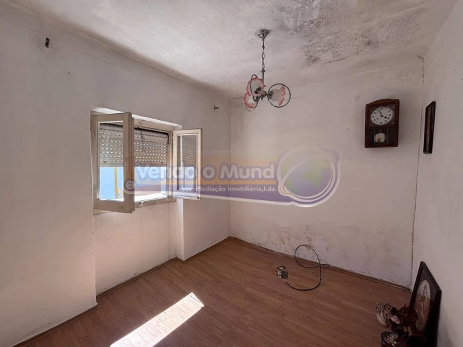 Moradia T2 para Venda em Mora Foto 6