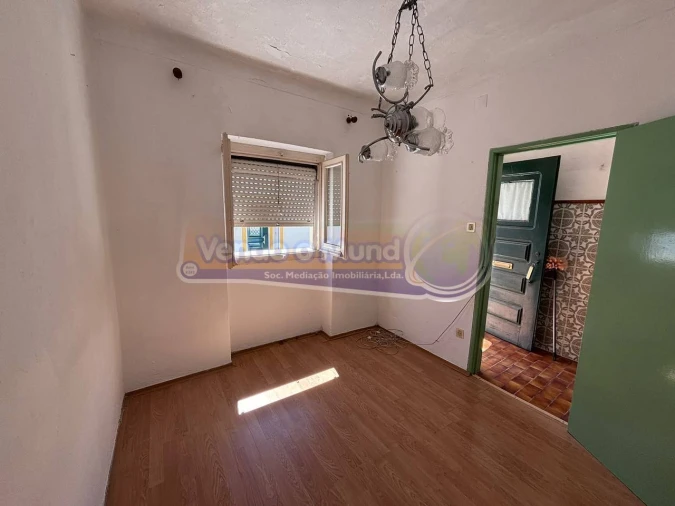 Moradia T2 para Venda em Mora Foto 4