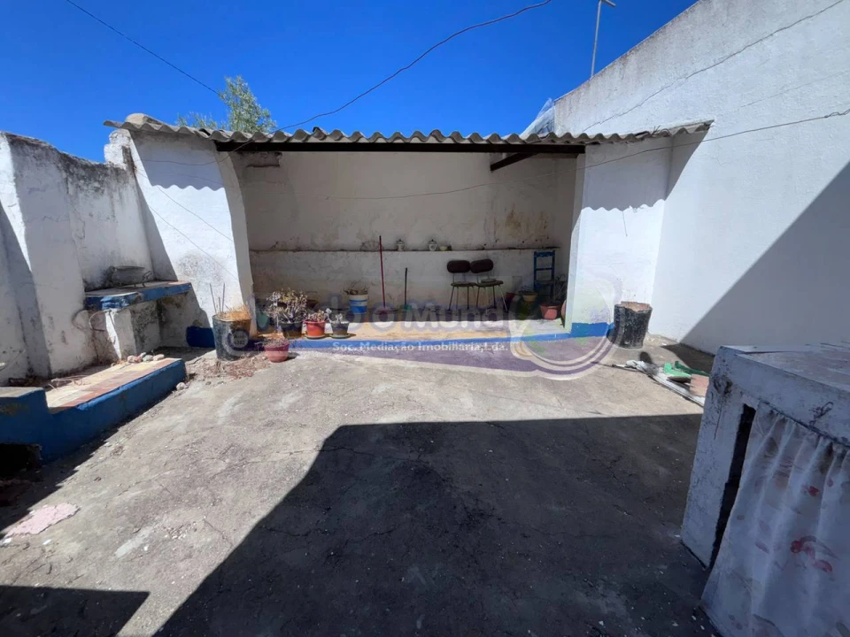 Moradia T2 para Venda em Mora Foto 18