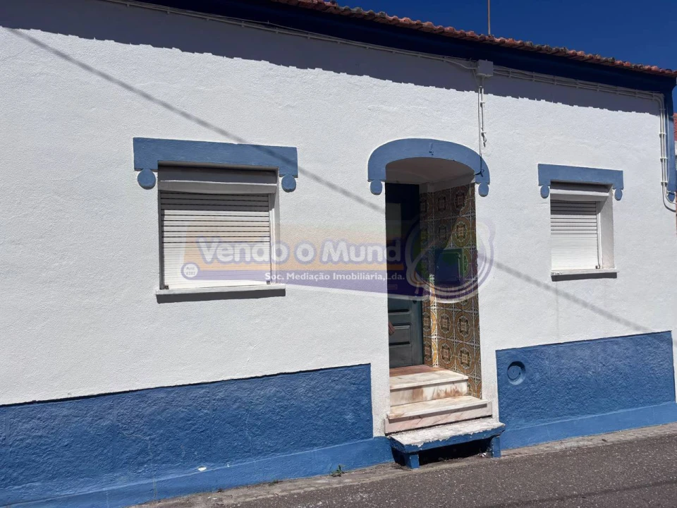 Moradia T2 para Venda em Mora Foto 1