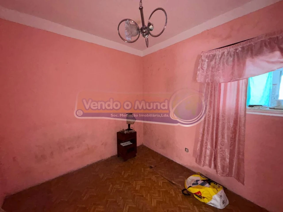 Moradia T2 para Venda em Mora Foto 9