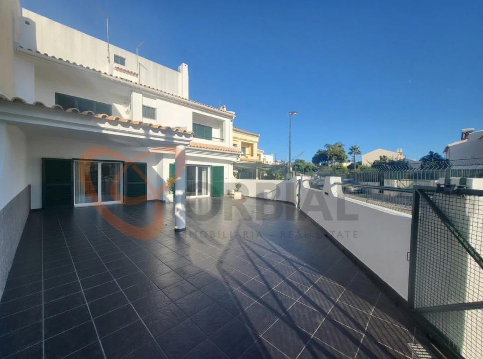 Moradia T2 para Venda em Albufeira e Olhos de Água Foto 3