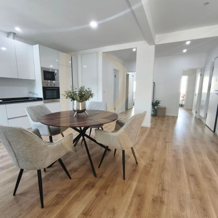 Apartamento T3 para Venda em Benfica Foto 1