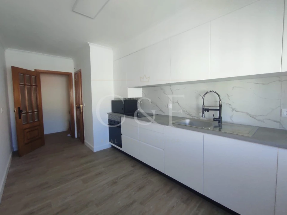 Apartamento T2 para Venda em Agualva e Mira-Sintra Foto 4