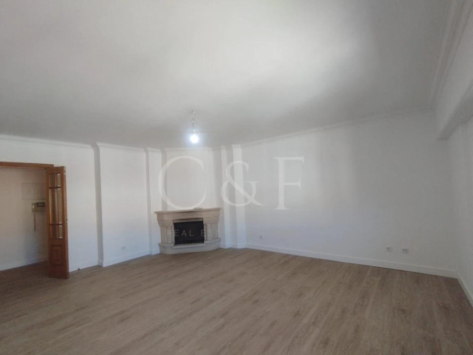 Apartamento T2 para Venda em Agualva e Mira-Sintra Foto 9