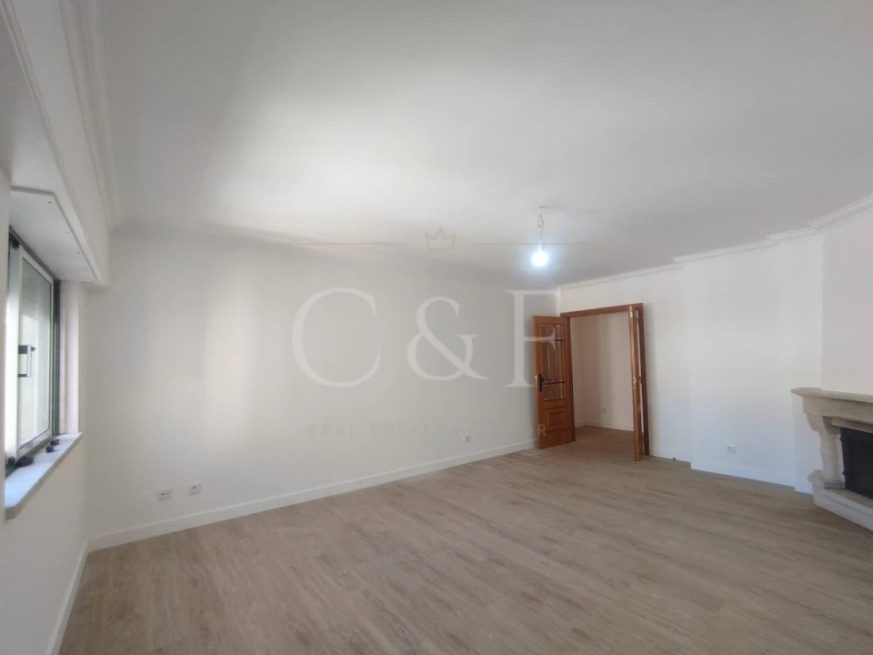 Apartamento T2 para Venda em Agualva e Mira-Sintra Foto 11