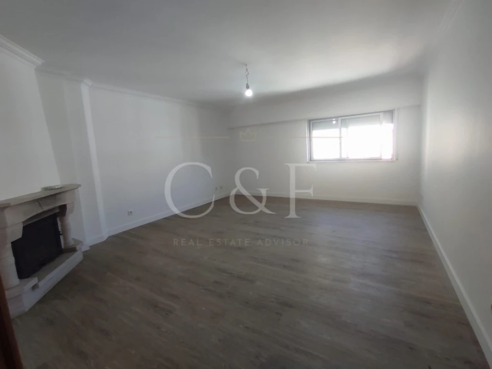 Apartamento T2 para Venda em Agualva e Mira-Sintra Foto 10