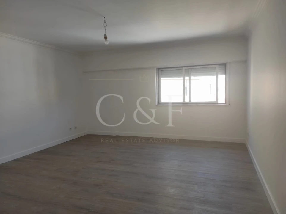 Apartamento T2 para Venda em Agualva e Mira-Sintra Foto 13