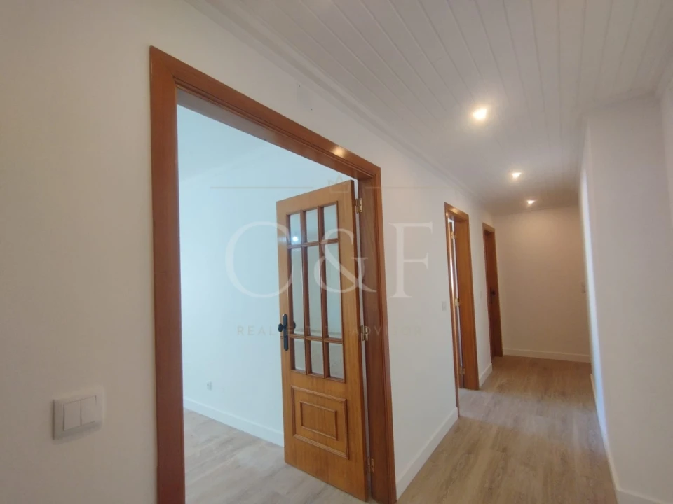Apartamento T2 para Venda em Agualva e Mira-Sintra Foto 8