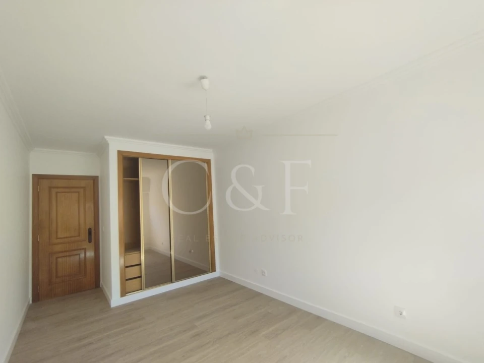 Apartamento T2 para Venda em Agualva e Mira-Sintra Foto 20