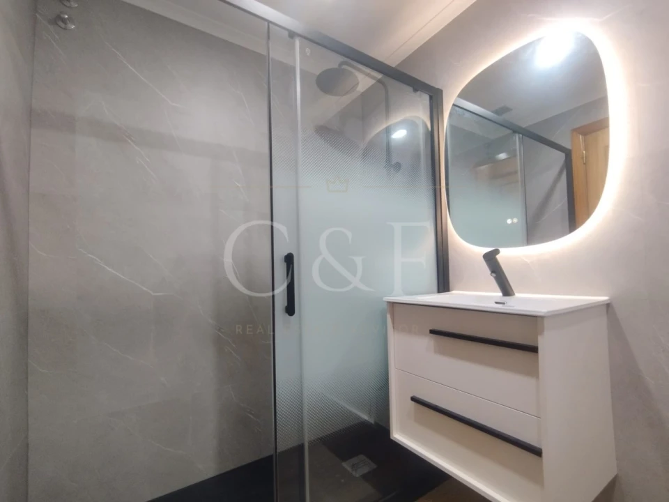 Apartamento T2 para Venda em Agualva e Mira-Sintra Foto 23