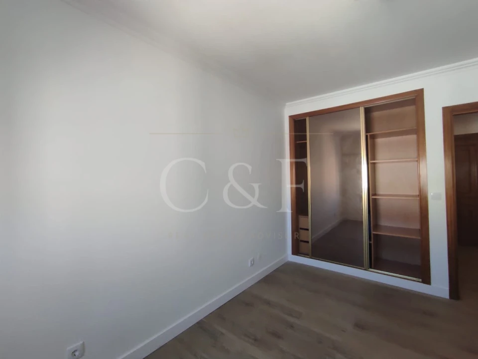 Apartamento T2 para Venda em Agualva e Mira-Sintra Foto 24