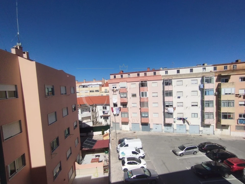 Apartamento T2 para Venda em Agualva e Mira-Sintra Foto 33