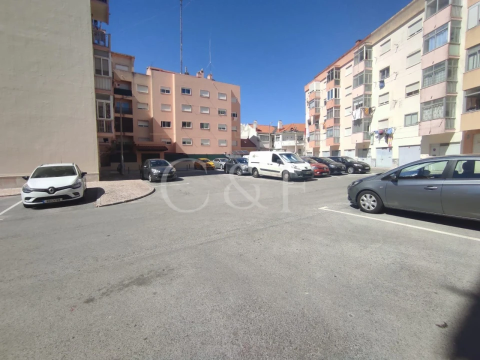 Apartamento T2 para Venda em Agualva e Mira-Sintra Foto 34