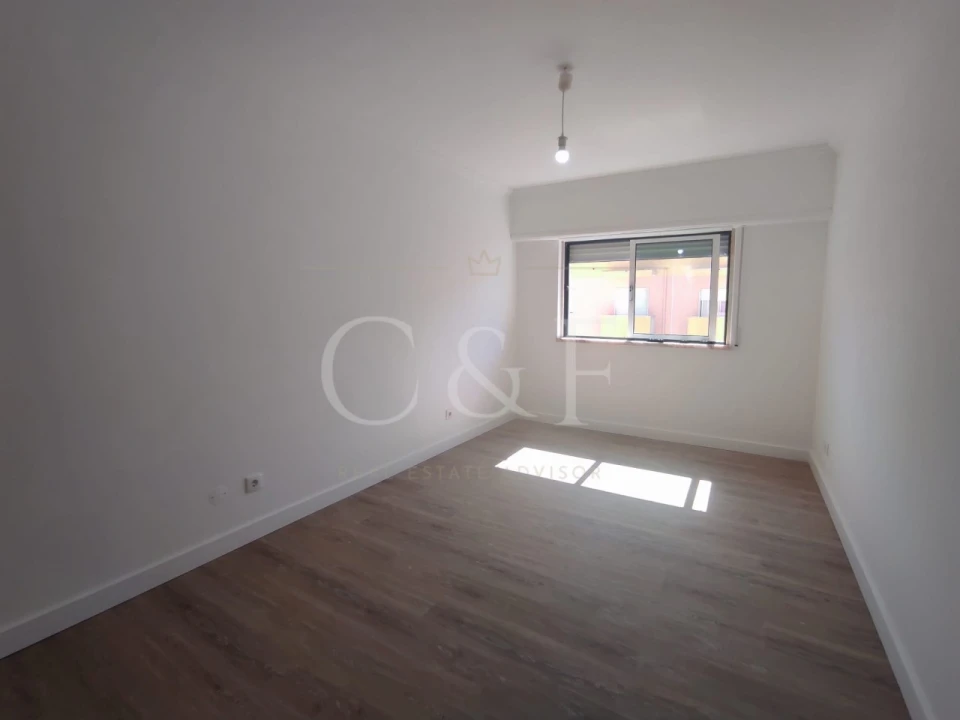 Apartamento T2 para Venda em Agualva e Mira-Sintra Foto 26