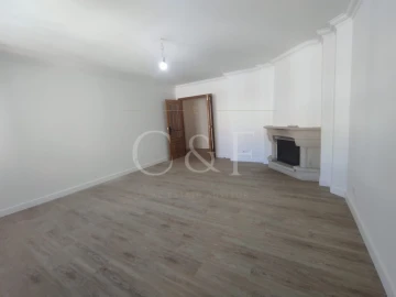 Apartamento T2 para Venda em Agualva e Mira-Sintra