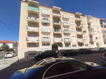 Apartamento T2 para Venda em Agualva e Mira-Sintra