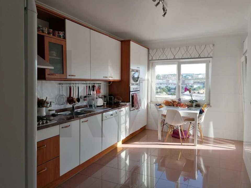 Apartamento T1 para Arrendamento em Carnaxide e Queijas Foto 8