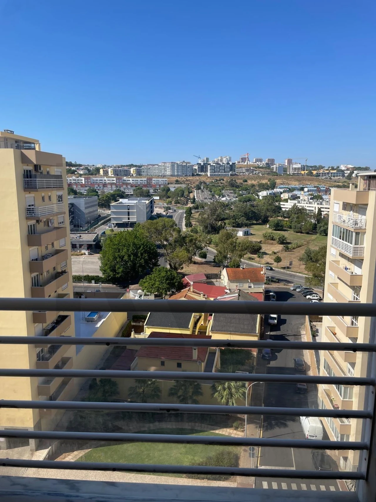 Apartamento T1 para Arrendamento em Carnaxide e Queijas Foto 1