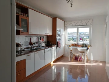 Apartamento T1 para Arrendamento em Carnaxide e Queijas