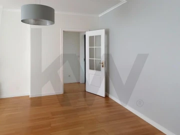 Apartamento T1 para Arrendamento em Carnaxide e Queijas