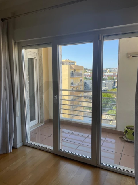 Apartamento T1 para Arrendamento em Carnaxide e Queijas