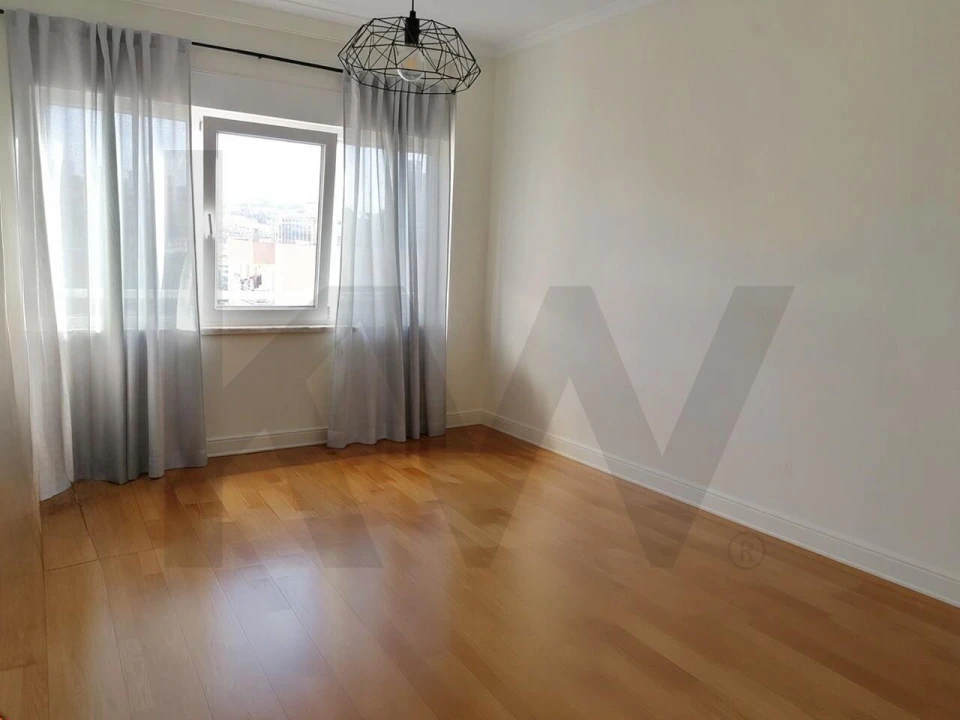 Apartamento T1 para Arrendamento em Carnaxide e Queijas Foto 9