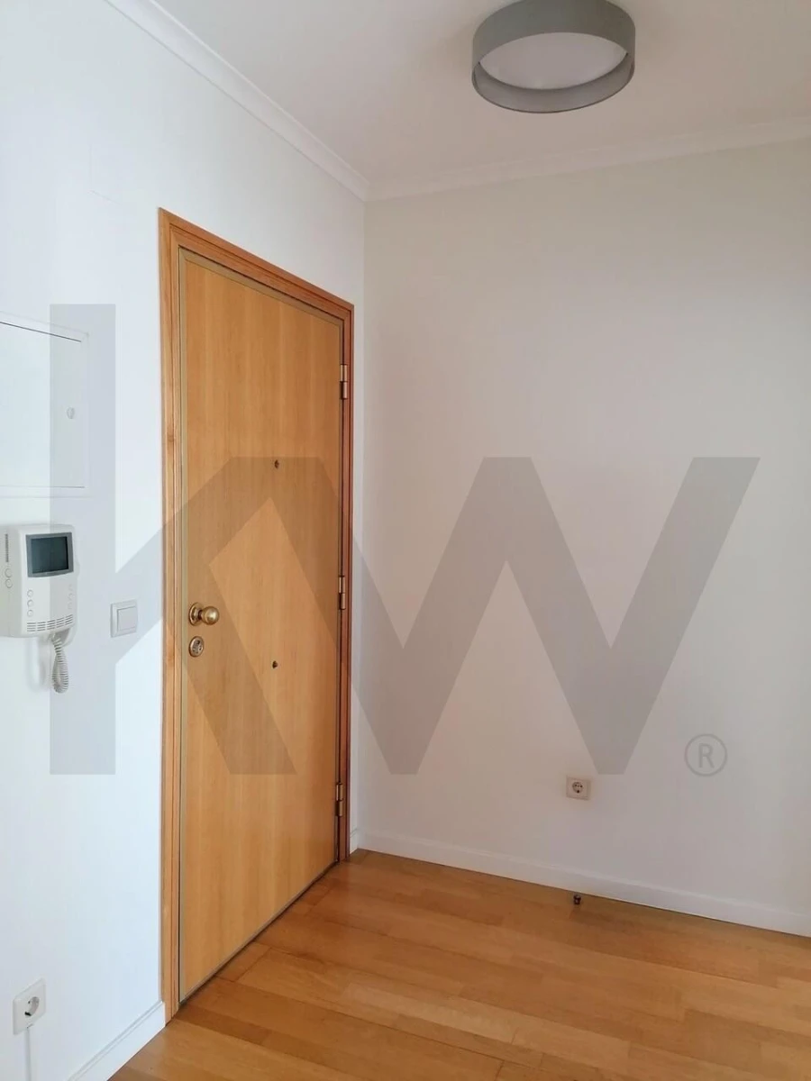 Apartamento T1 para Arrendamento em Carnaxide e Queijas Foto 11