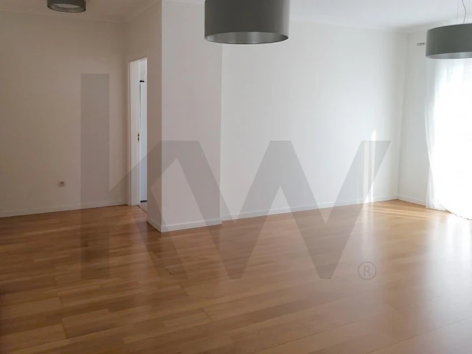 Apartamento T1 para Arrendamento em Carnaxide e Queijas Foto 2