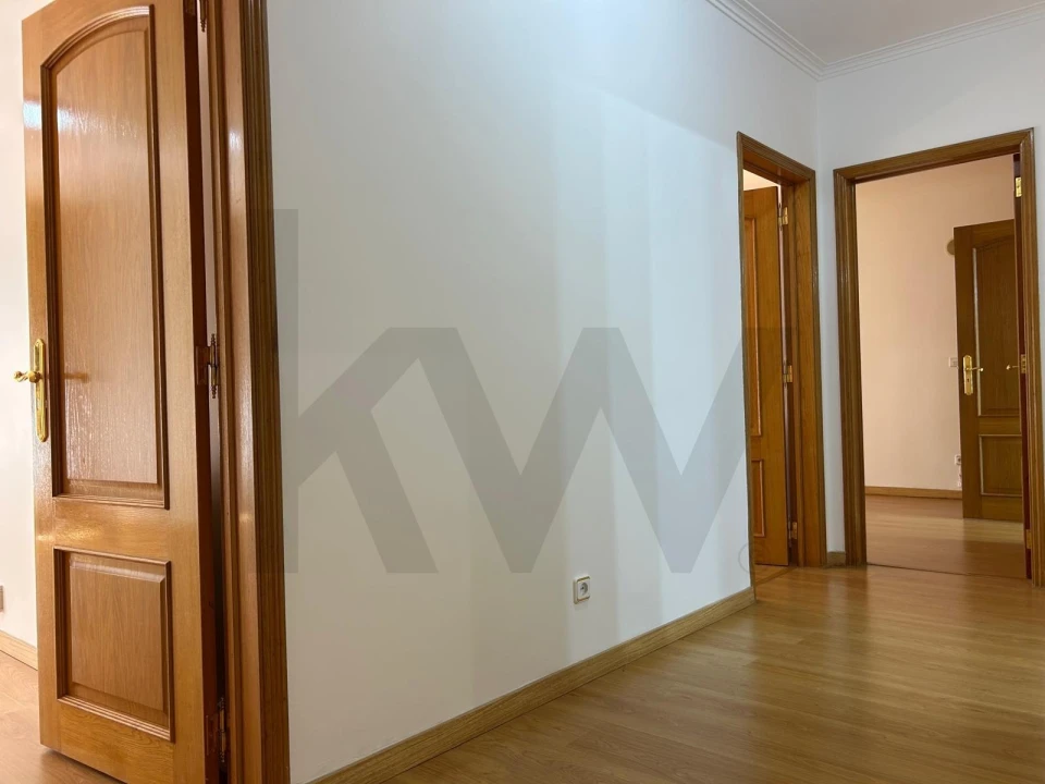 Apartamento T3 para Arrendamento em Queluz e Belas Foto 21