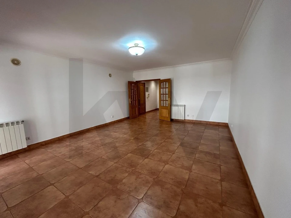 Apartamento T3 para Arrendamento em Queluz e Belas Foto 4