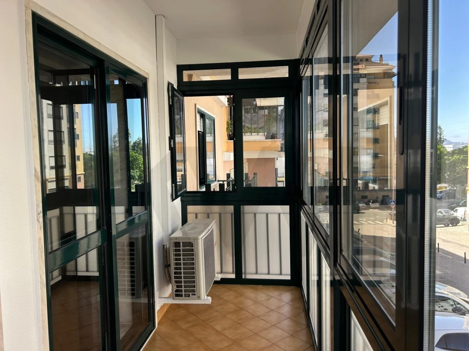 Apartamento T3 para Arrendamento em Queluz e Belas Foto 8