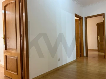 Apartamento T3 para Arrendamento em Queluz e Belas