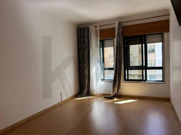 Apartamento T3 para Arrendamento em Queluz e Belas