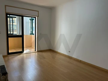 Apartamento T3 para Arrendamento em Queluz e Belas