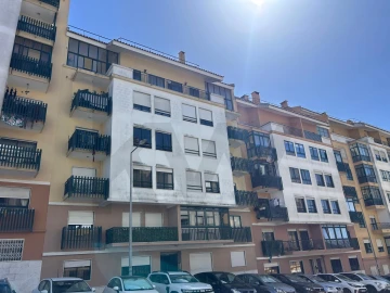 Apartamento T3 para Arrendamento em Queluz e Belas