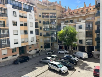 Apartamento T3 para Arrendamento em Queluz e Belas