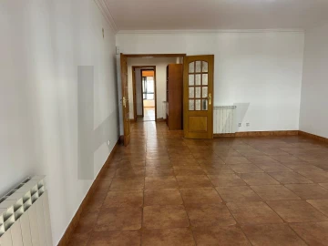 Apartamento T3 para Arrendamento em Queluz e Belas