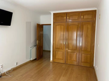 Apartamento T3 para Arrendamento em Queluz e Belas