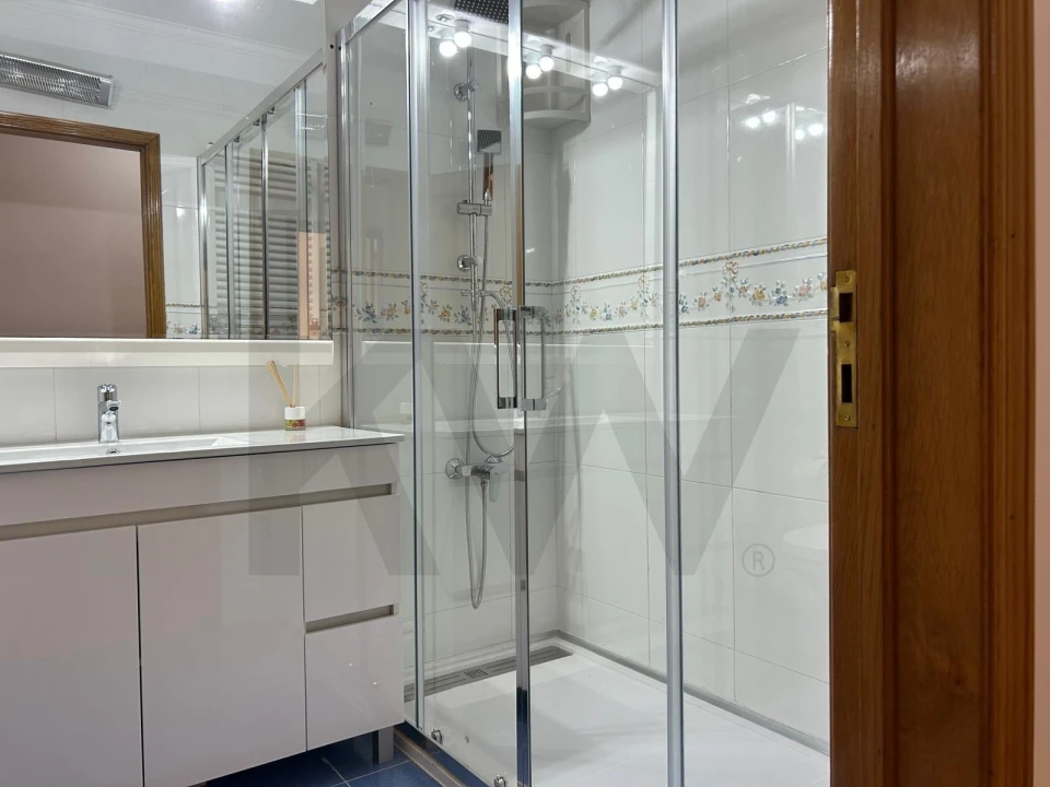 Apartamento T3 para Arrendamento em Queluz e Belas Foto 26