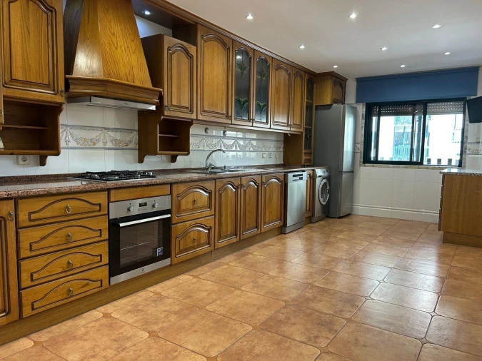 Apartamento T3 para Arrendamento em Queluz e Belas Foto 14