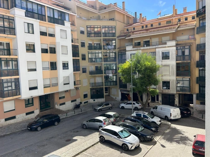 Apartamento T3 para Arrendamento em Queluz e Belas Foto 45