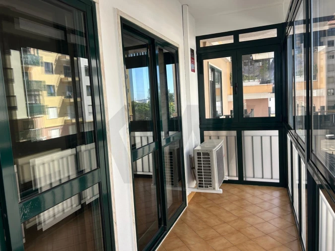 Apartamento T3 para Arrendamento em Queluz e Belas Foto 6