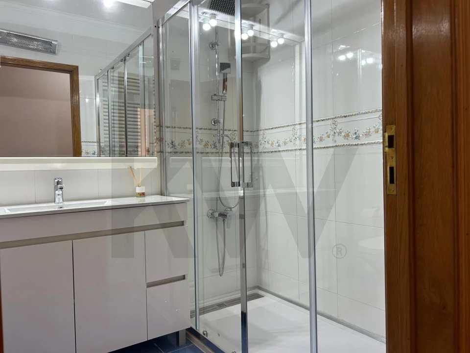 Apartamento T3 para Arrendamento em Queluz e Belas Foto 25