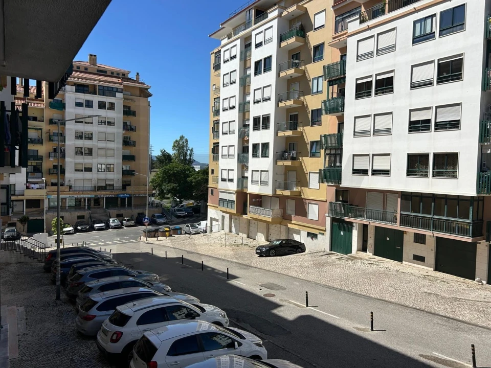 Apartamento T3 para Arrendamento em Queluz e Belas Foto 10