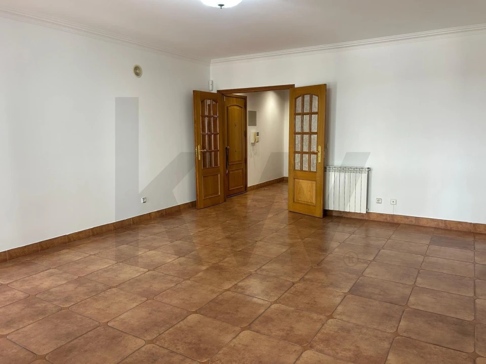 Apartamento T3 para Arrendamento em Queluz e Belas Foto 3