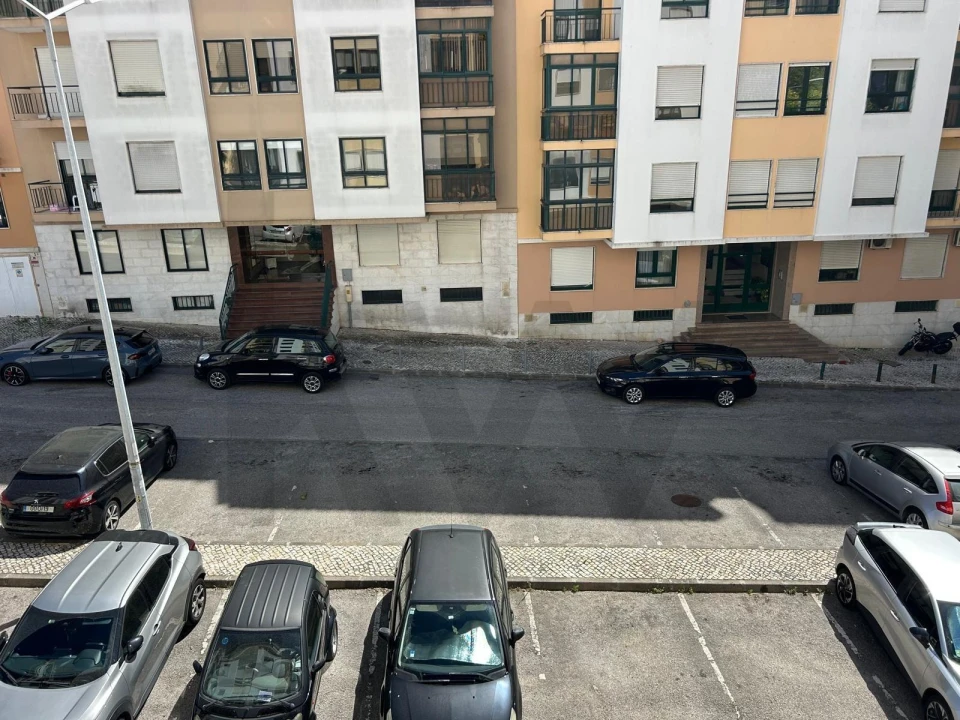 Apartamento T3 para Arrendamento em Queluz e Belas Foto 46
