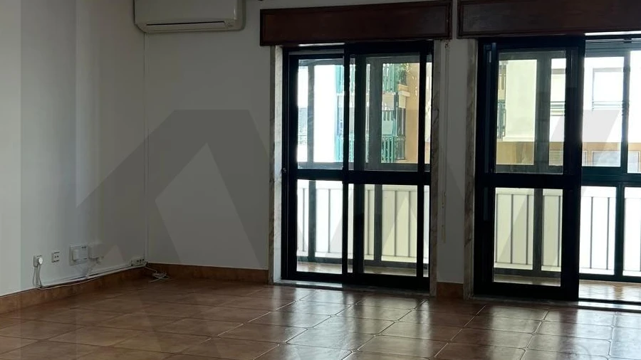 Apartamento T3 para Arrendamento em Queluz e Belas