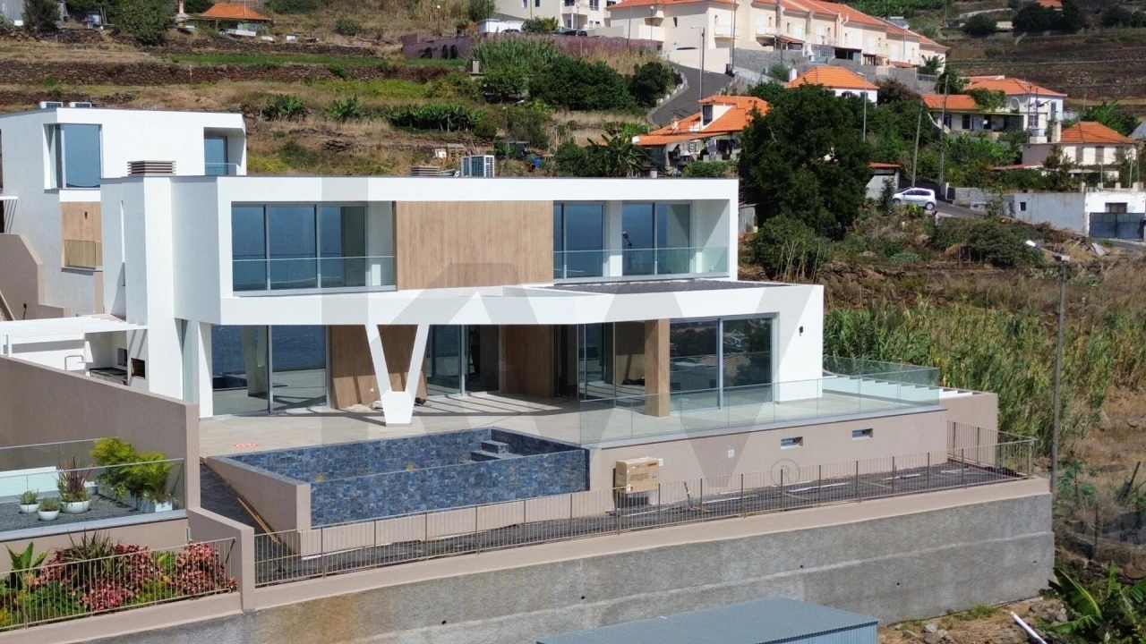 Moradia T3 para Venda em Caniço Foto 7
