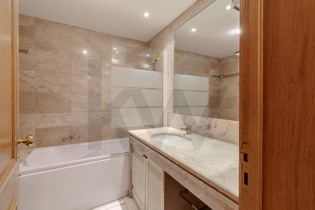 Apartamento T1 para Arrendamento em Avenidas Novas Foto 10